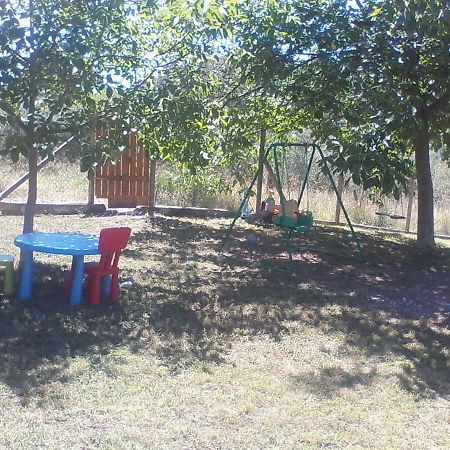 The Country Path B&B Toffia Bagian luar foto